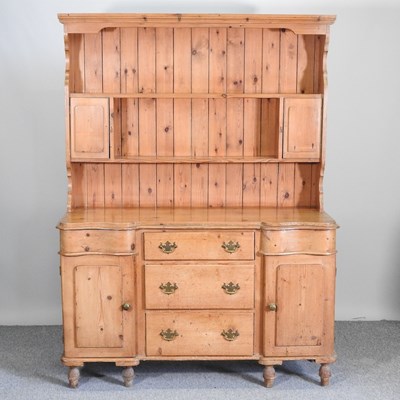 Lot 401 - An antique pine dresser