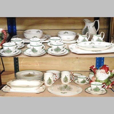 Lot 173 - An extensive Spode tea and dinner service