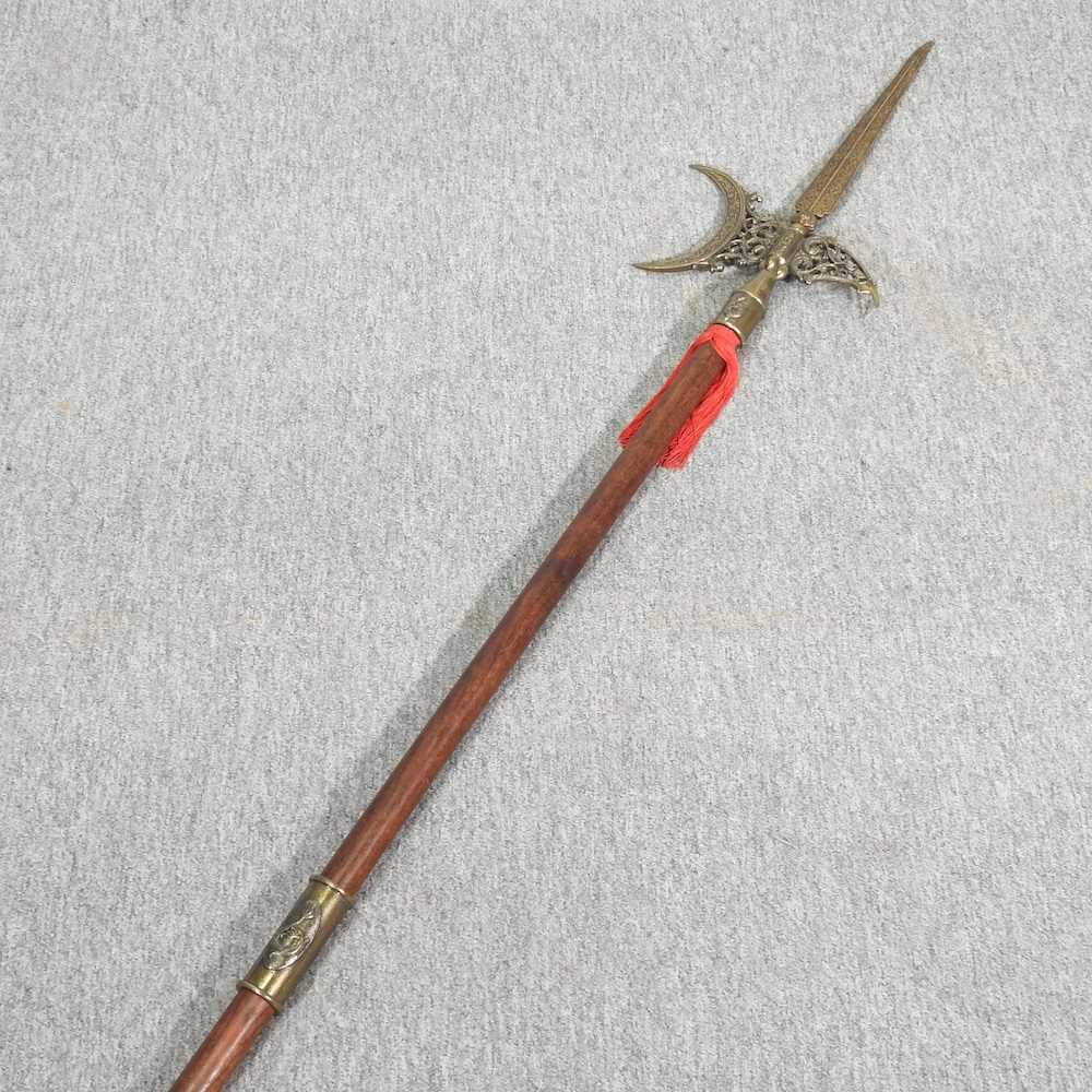 Lot 283 - A reproduction halberd