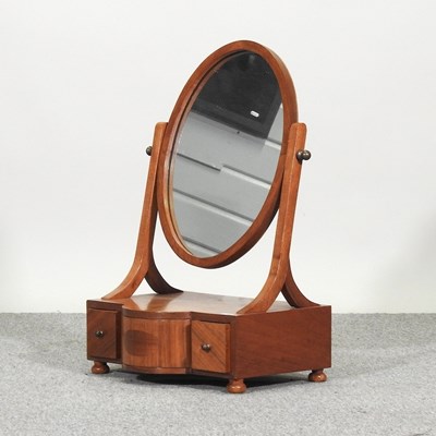 Lot 576 - A Georgian style mahogany dressing table mirror