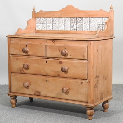 Lot 420 - An antique pine chest of drawers