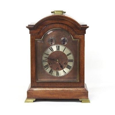 Lot 189 - An earely 20th century walnut bracket clock