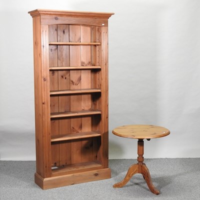 Lot 372 - A modern pine standing open bookcase