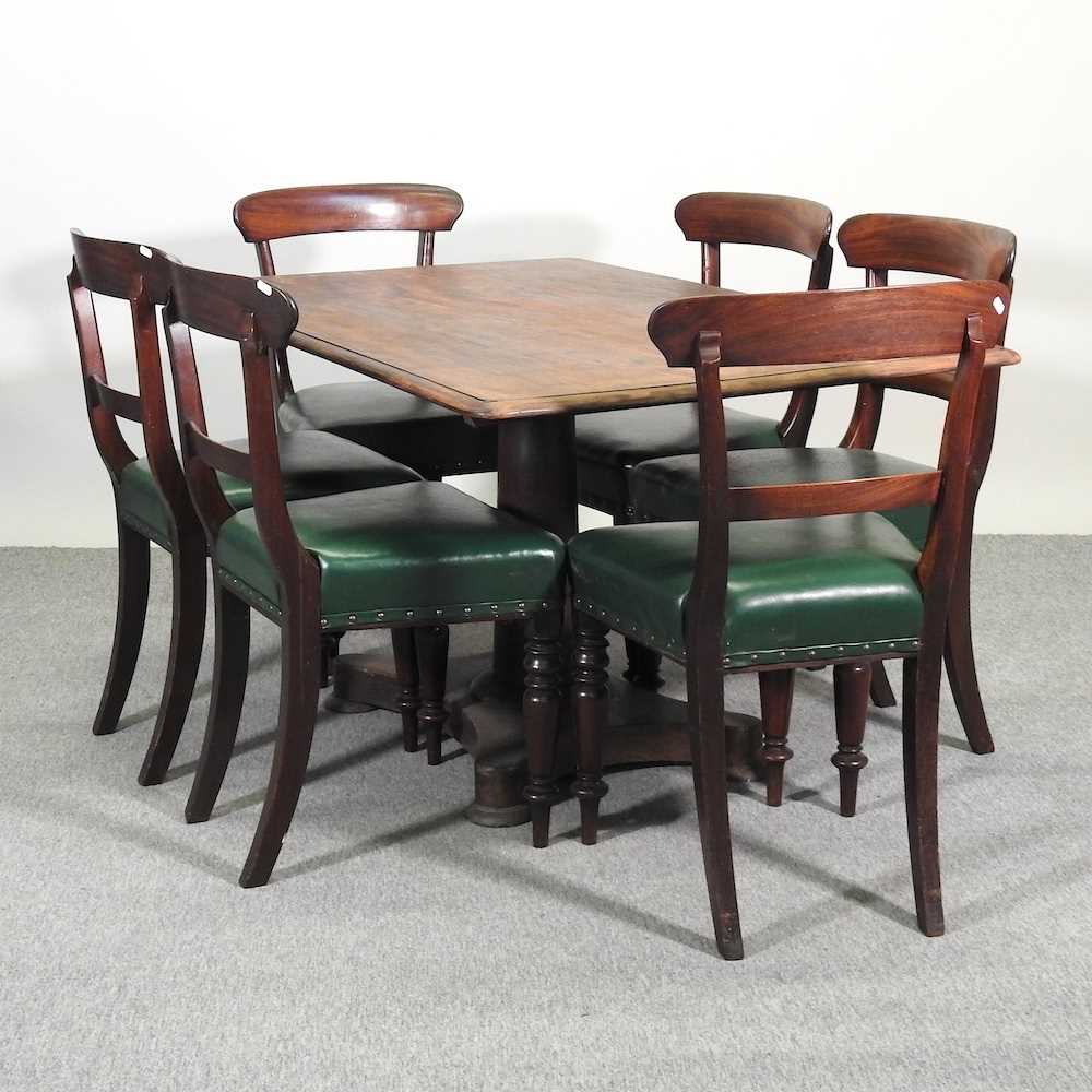 Lot 559 - A Victorian mahogany dining table