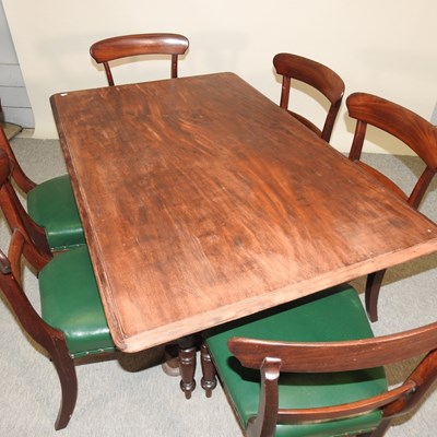 Lot 559 - A Victorian mahogany dining table