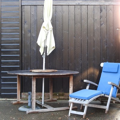 Lot 315 - A teak folding steamer chair