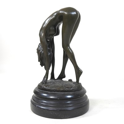 Lot 215 - A bronze figure of a nude lady