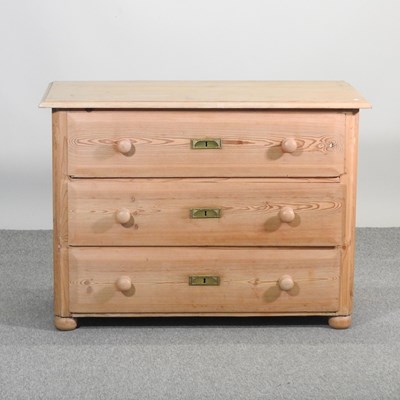 Lot 396 - An antique pine chest