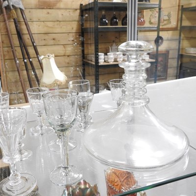 Lot 167 - A collection of 19th and 20th century glassware