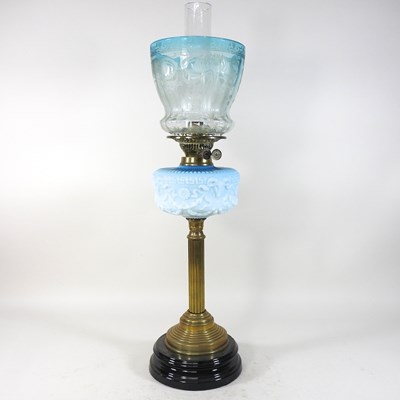 Lot 117 - An 19th century brass and opaline oil lamp