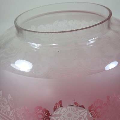 Lot 93 - An etched glass oil lamp shade