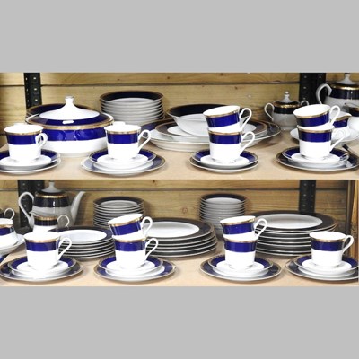 Lot 120 - An extensive Japanese porcelain dinner service