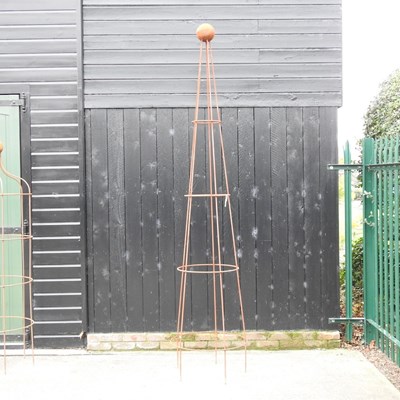 Lot 385 - A very large steel garden spire