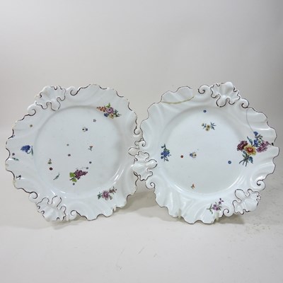 Lot 11 - A pair of mid 18th century English porcelain plates