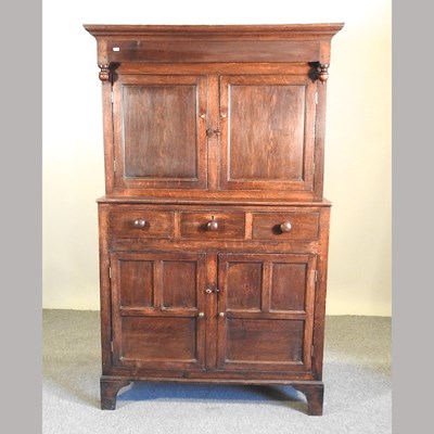 Lot 546 - An 18th century Welsh oak didarn