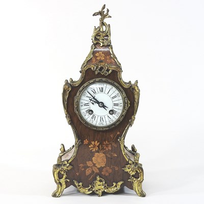 Lot 59 - An early 20th century French rosewood and marquetry cased mantel clock