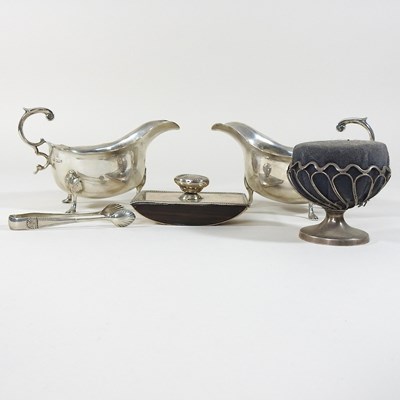 Lot 49 - A pair of George V silver sauce boats