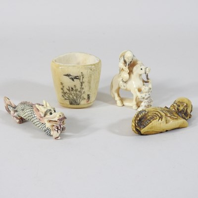 Lot 231 - An early 20th century Japanese netsuke