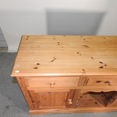 Lot 386 - A modern pine sideboard