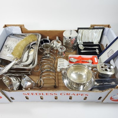 Lot 110 - A collection of silver plated items