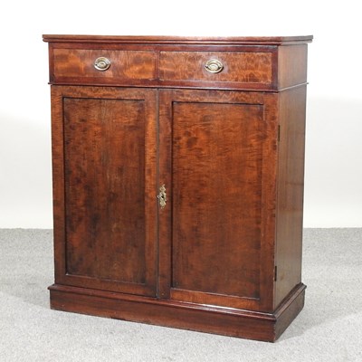 Lot 673 - An Edwardian mahogany side cabinet