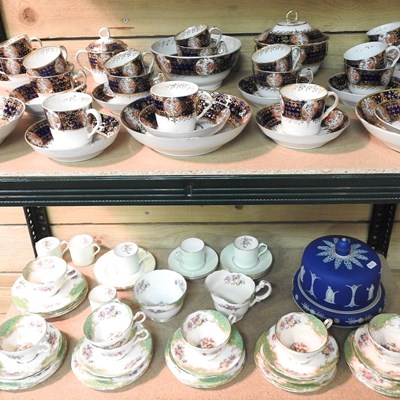 Lot 104 - A Chamberlain's Worcester porcelain part tea service