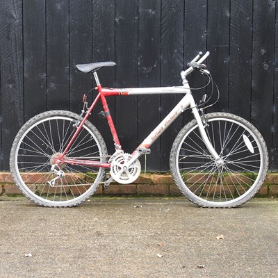 Lot 334 - A gentleman's mountain bike