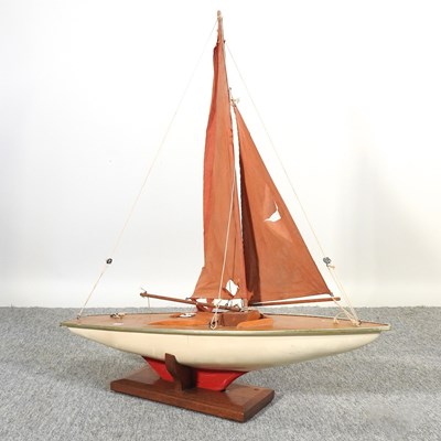 Lot 355 - A mid 20th century wooden pond yacht