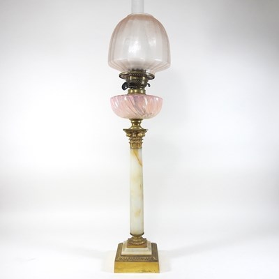 Lot 212 - An early 20th century onyx oil lamp