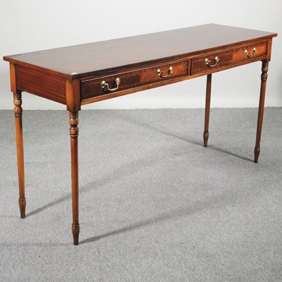 Lot 578 - A reproduction side table