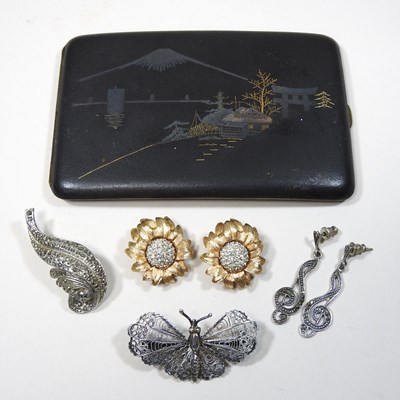 Lot 119 - A collection of costume jewellery