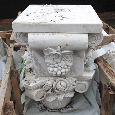 Lot 665 - A carved marble capital