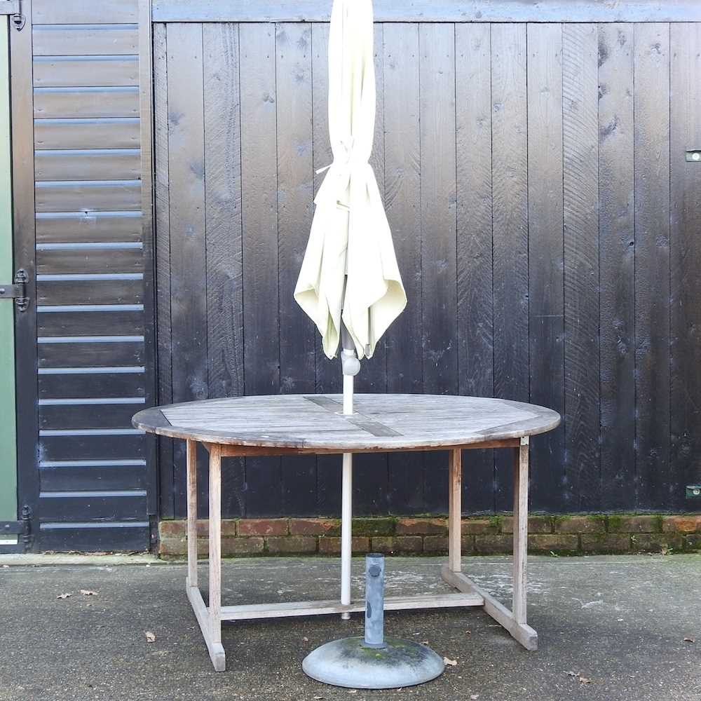 Lot 336 - A teak circular garden table