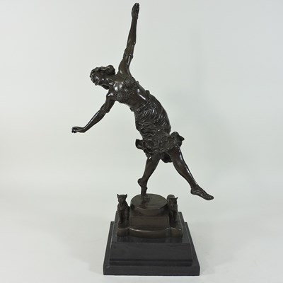 Lot 39 - A bronze figure