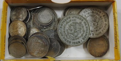 Lot 94 - A collection of coins