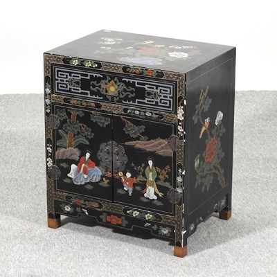 Lot 484 - A Chinese lacquered cabinet