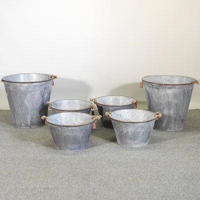 Lot 391 - A pair of large zinc planters