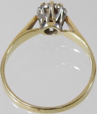 Lot 49 - An 18 carat gold solitaire diamond ring