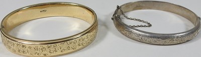 Lot 86 - A gold plated bangle