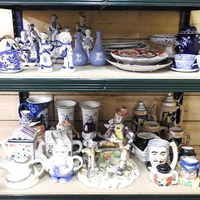 Lot 246 - A collection of blue and white china