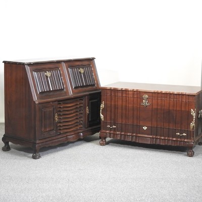 Lot 482 - A hardwood mule chest