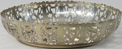 Lot 53 - An early 20th century silver dish