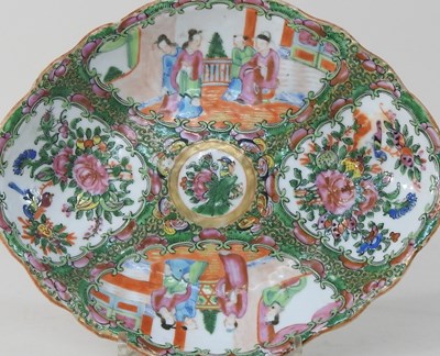 Lot 4 - A 19th century Chinese Canton porcelain dish