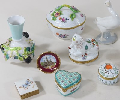 Lot 30 - A collection of decorative china