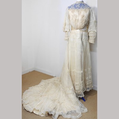 Lot 251 - A collection of early 20th century clothing