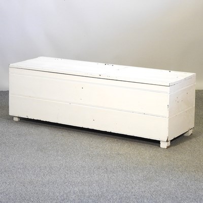 Lot 373 - A white painted pine blanket box