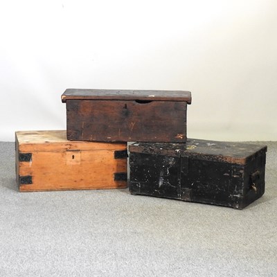 Lot 394 - An antique pine box
