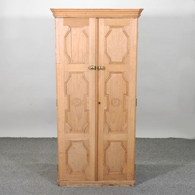 Lot 389 - A cedar humidor