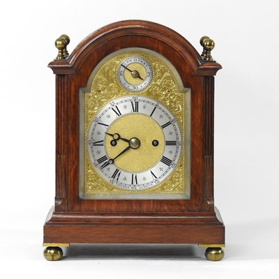 Lot 271 - An early 20th century oak cased bracket clock