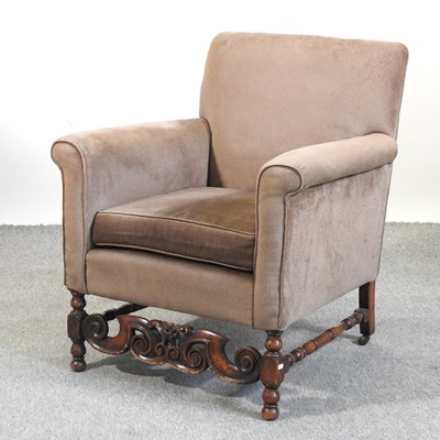 Lot 552 - An early 20th century armchair